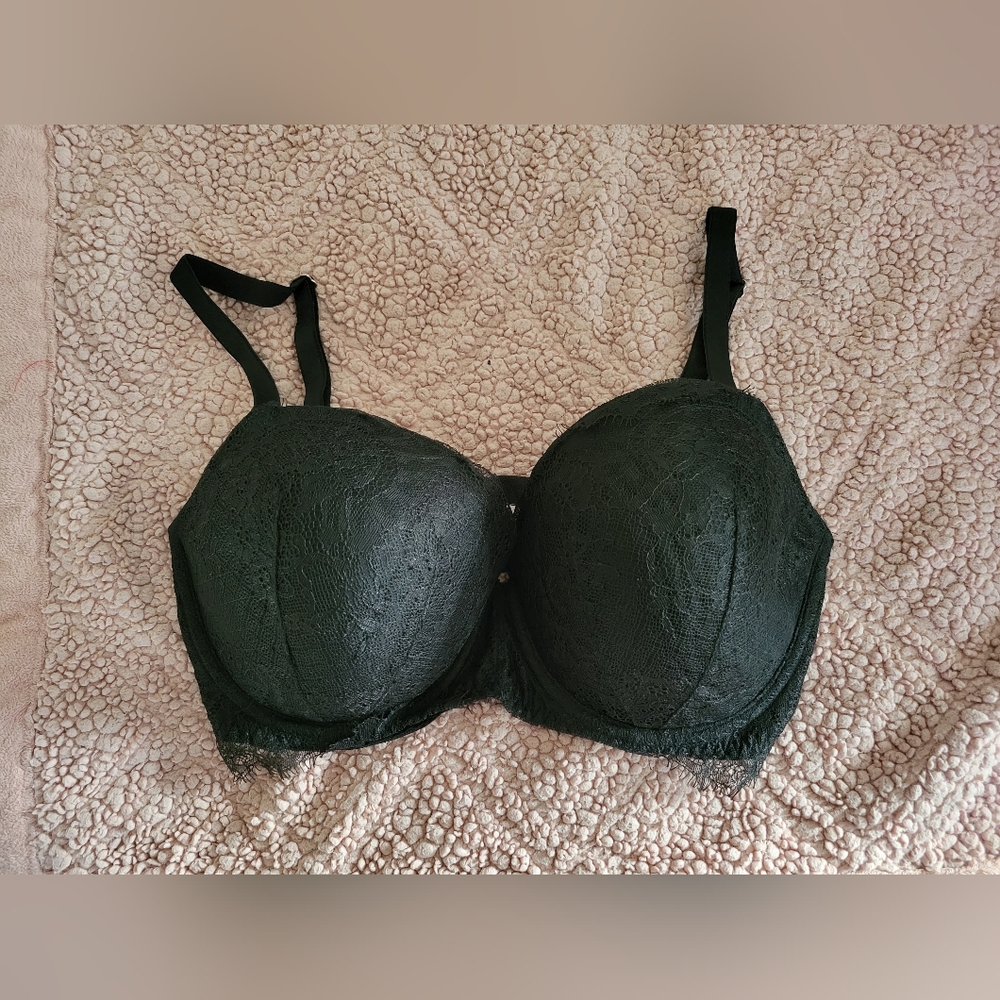 Underwire lightly lined Lace Victoria's Secret Bra 34DDD